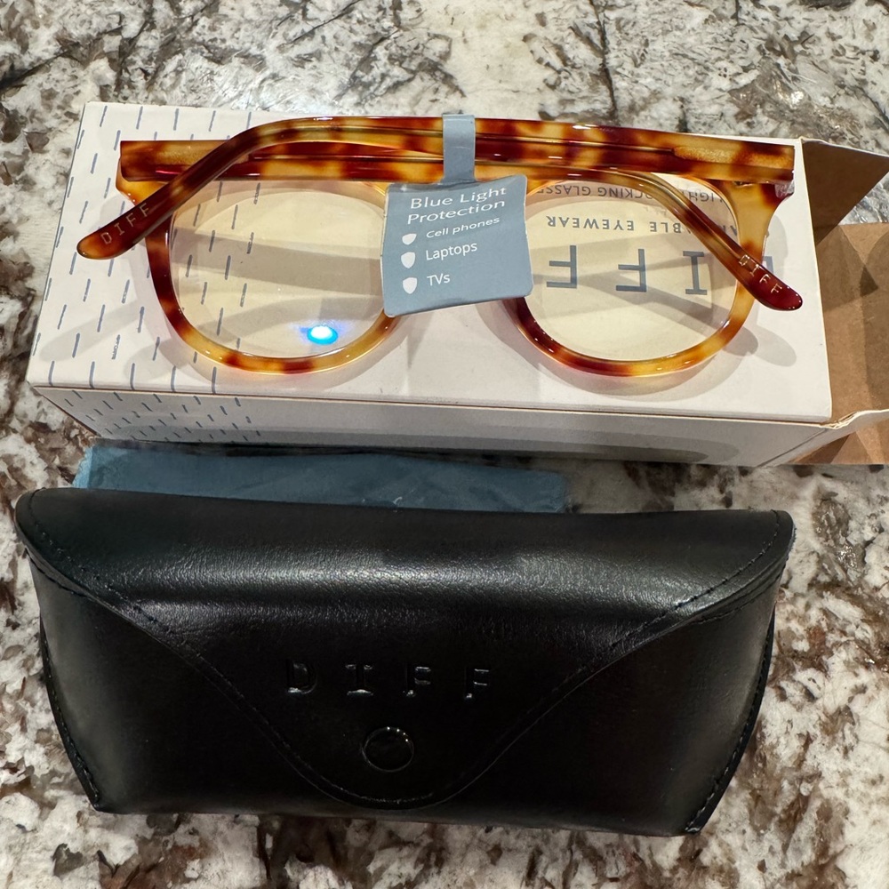 DIFF Blue-Light Blocking Glasses - Picture 7 of 12